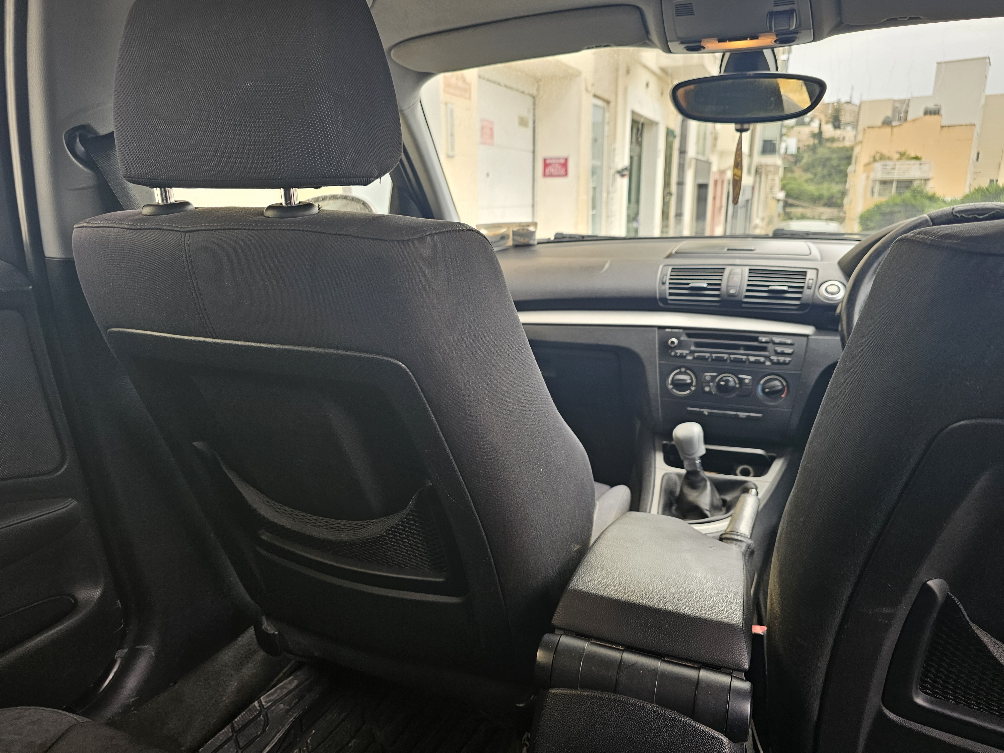 BMW MODEL: 118 YEAR: 2009 FUEL: DIESEL ENGINE SIZE: 1995 BODY: HATCHBACK SEATS: 5 POWER: 141 MODEL 2009 — €3,800 photo 2
