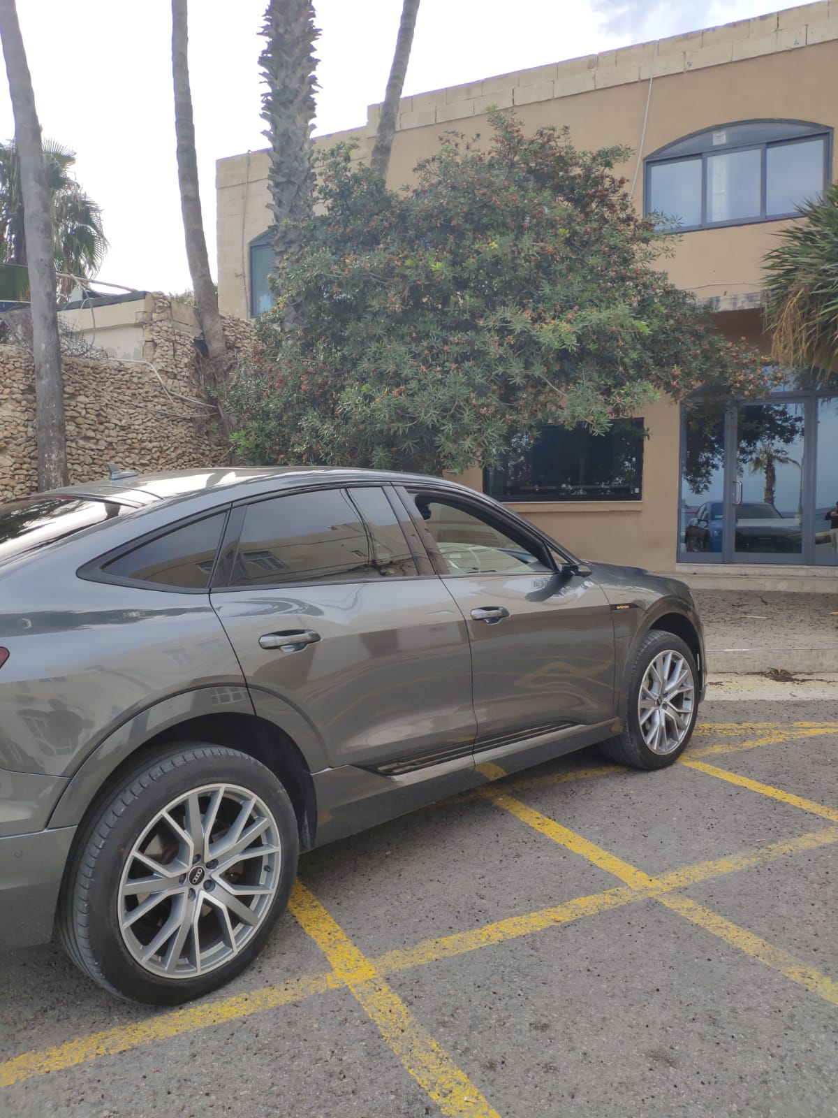 AUDI E-TRON 2020 — €65,000 photo 2