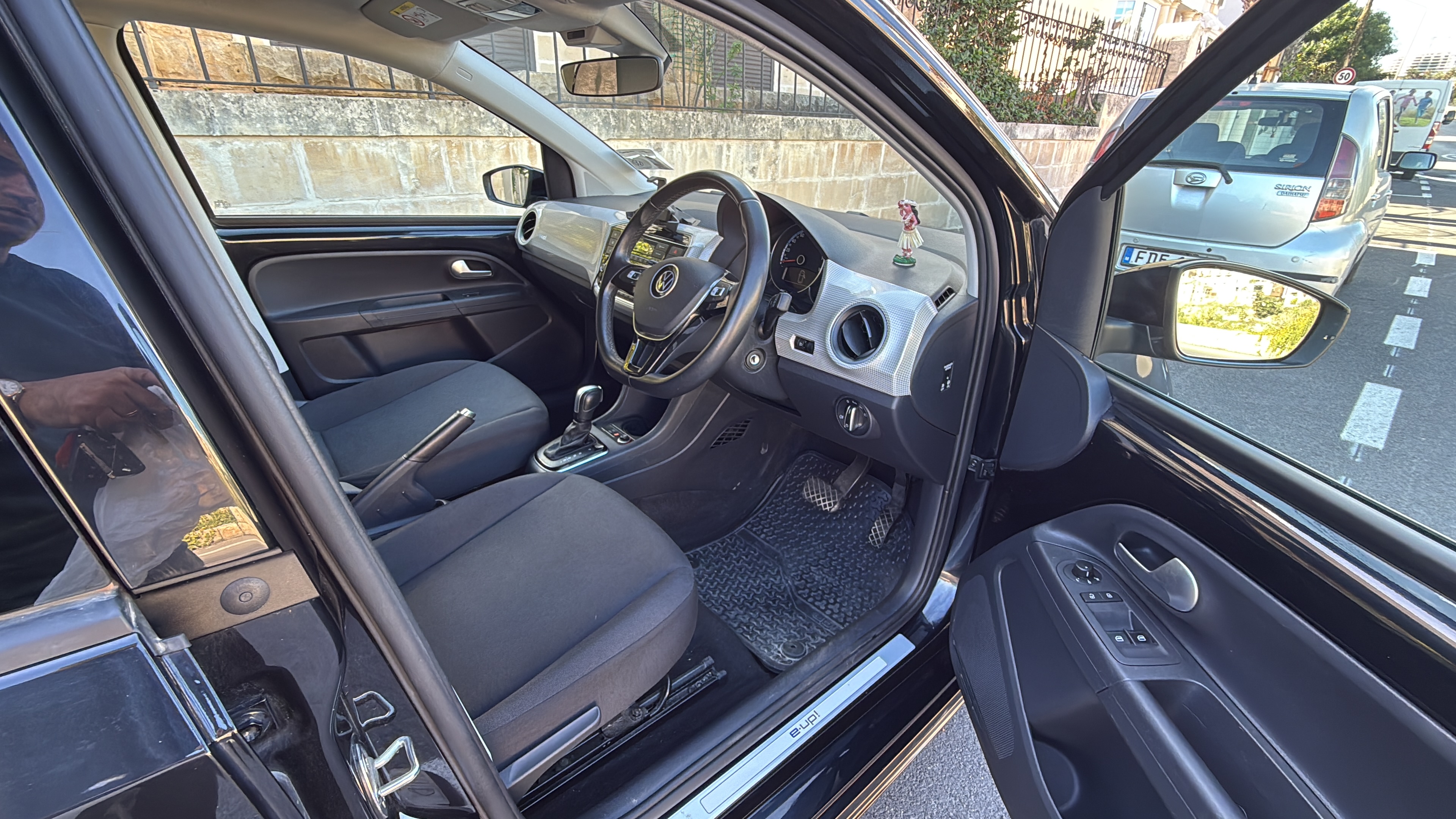 VOLKSWAGEN UP 2022 — €12,000 photo 3