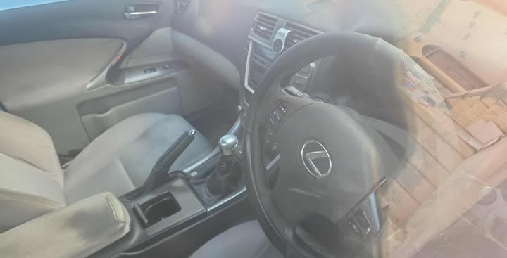 LEXUS IS220D 2006 — €2,000 photo 2