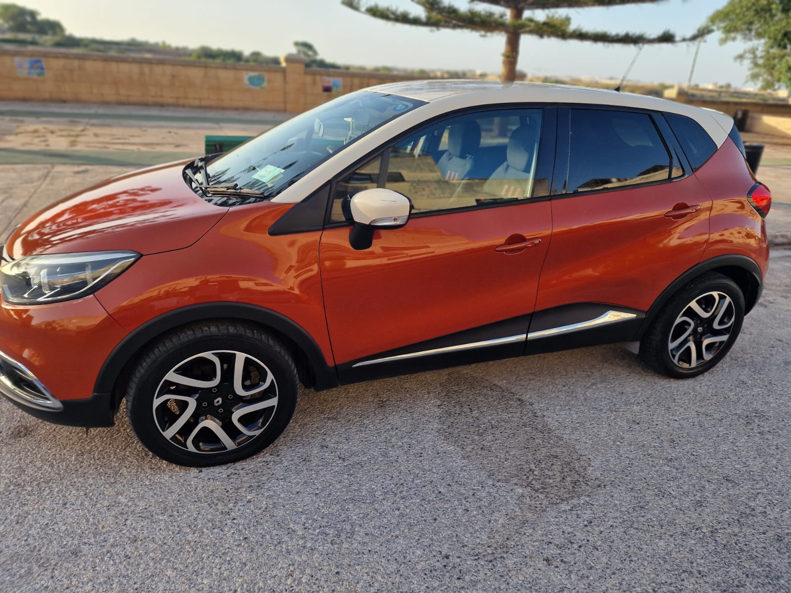 RENAULT CAPTUR 2015 — €11,000 photo 3