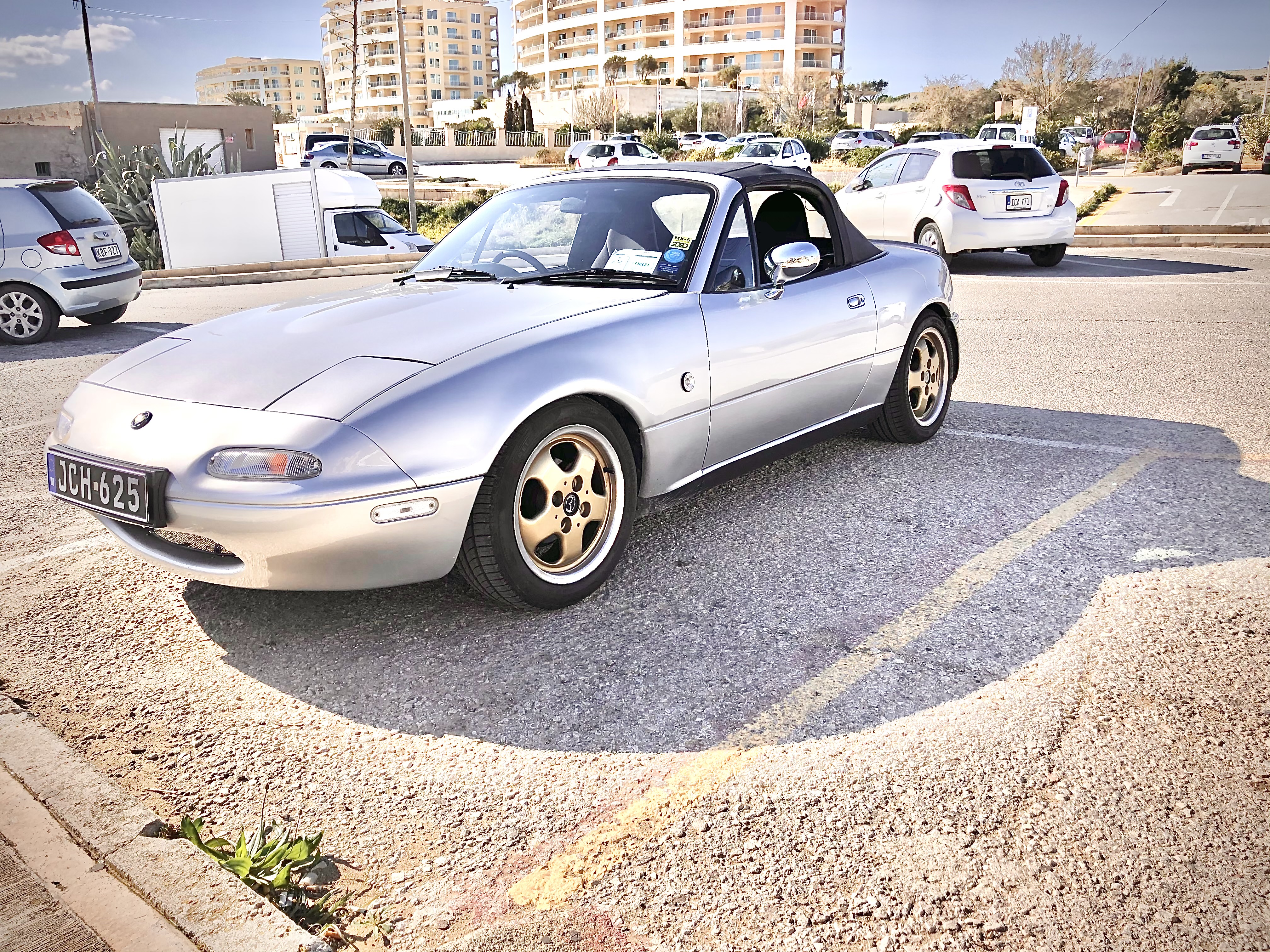 MAZDA MODEL: MX-5 YEAR: 1991 FUEL: PETROL ENGINE SIZE: 1597 BODY: CONVERTIBLE SEATS: 2 POWER: – MODEL 1991 — €10,000