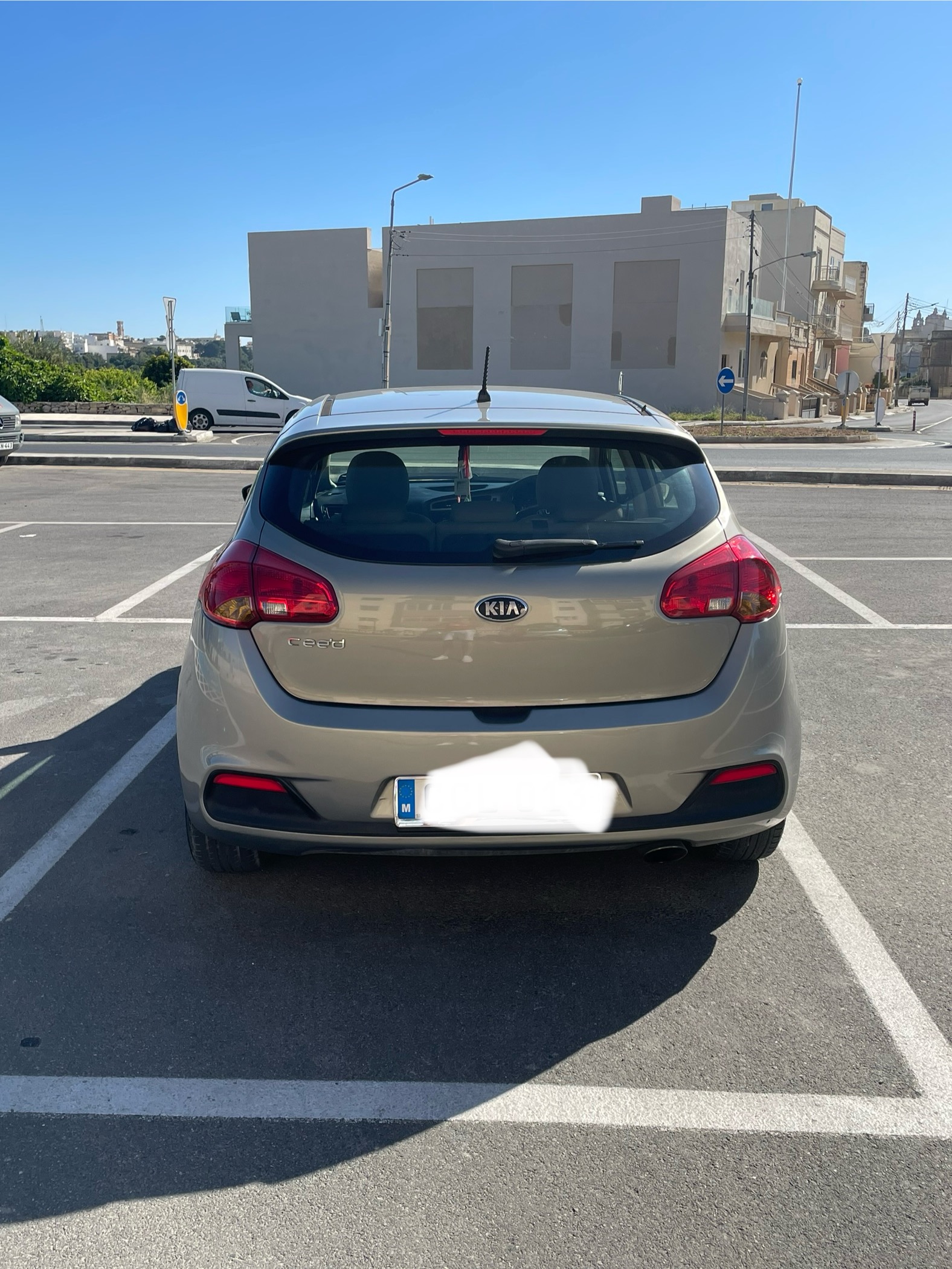 KIA MODEL: CEED YEAR: 2013 FUEL: PETROL ENGINE SIZE: 1396 BODY: HATCHBACK SEATS: 5 POWER: 98 MODEL 2013 — €5,500 photo 3