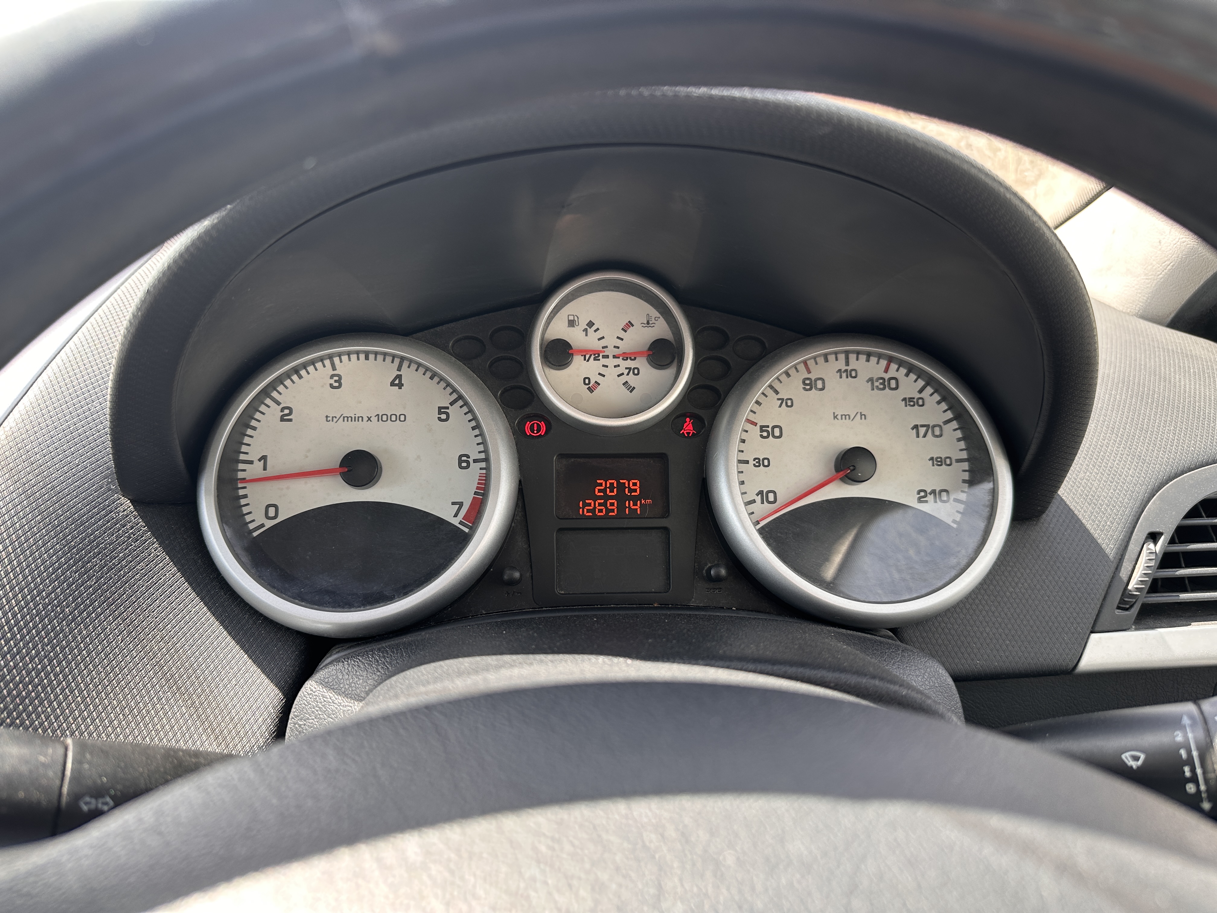 PEUGEOT 207 2011 — €2,000 photo 4