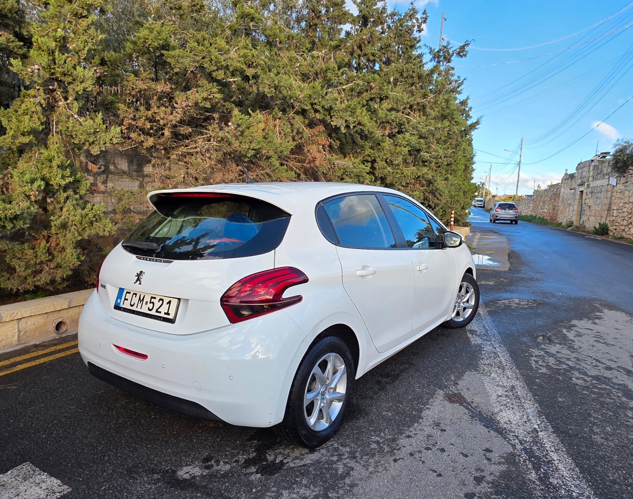 PEUGEOT 208 2017 — €8,000 photo 2