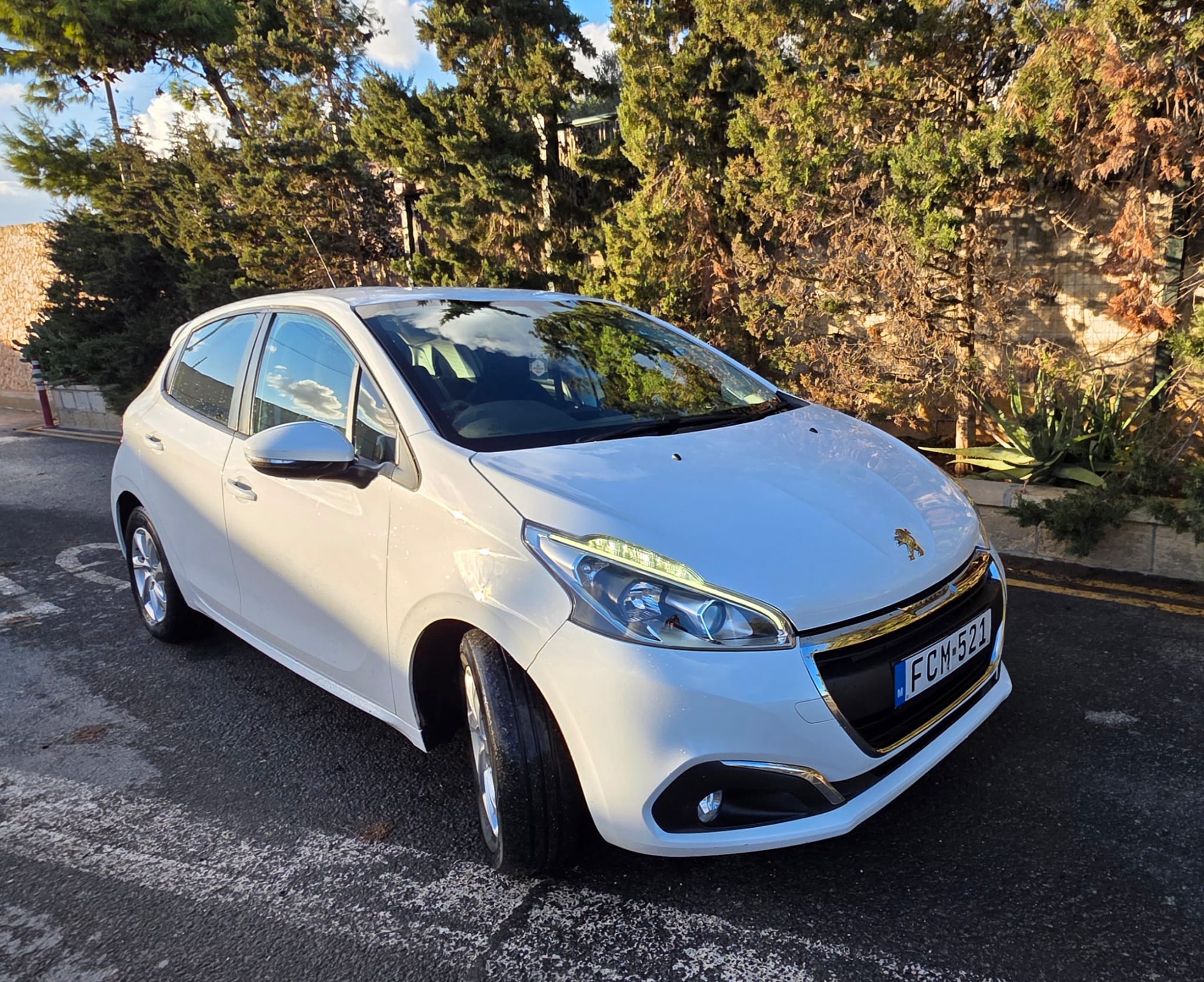 PEUGEOT 208 2017 — €8,000 photo 3