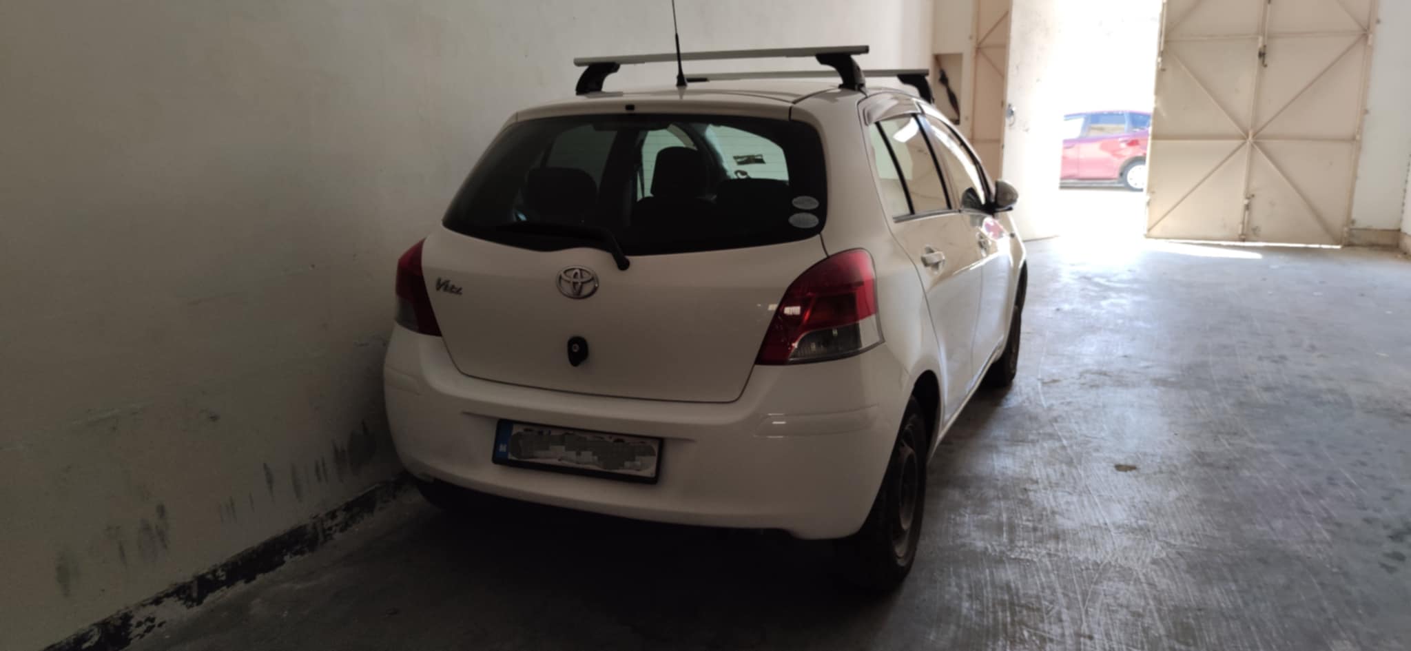 TOYOTA VITZ 2010 — €5,000 photo 2