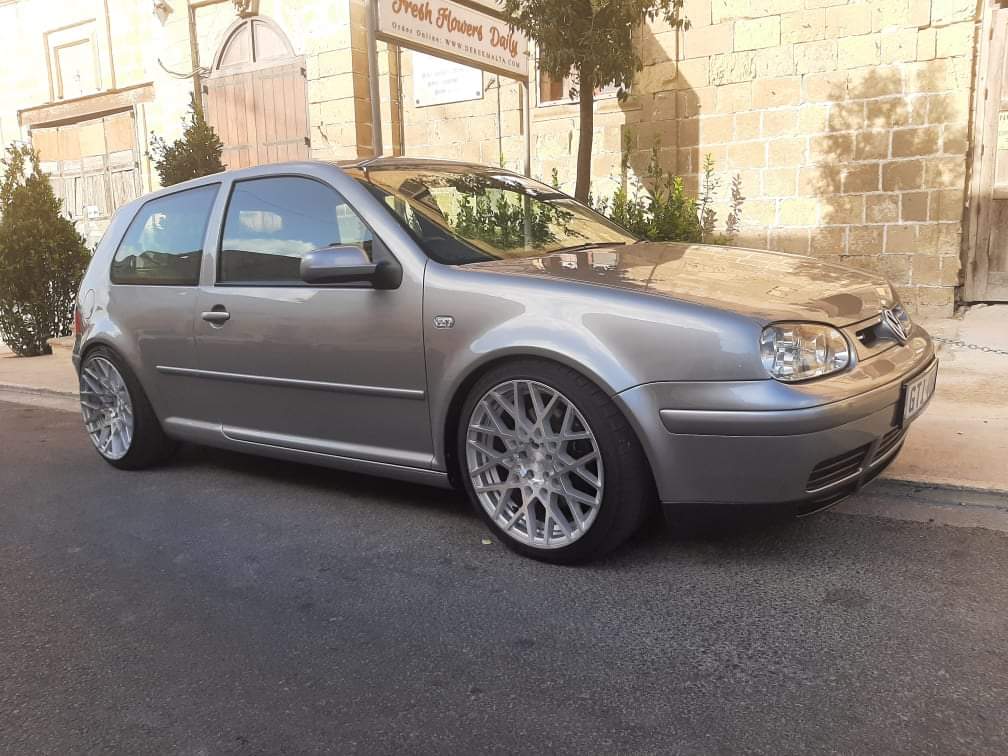 VOLKSWAGEN MODEL: GOLF YEAR: 2003 FUEL: PETROL ENGINE SIZE: 1390 BODY: HATCHBACK SEATS: 5 POWER: 75 MODEL 2003 — €8,500